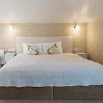 Van Villa